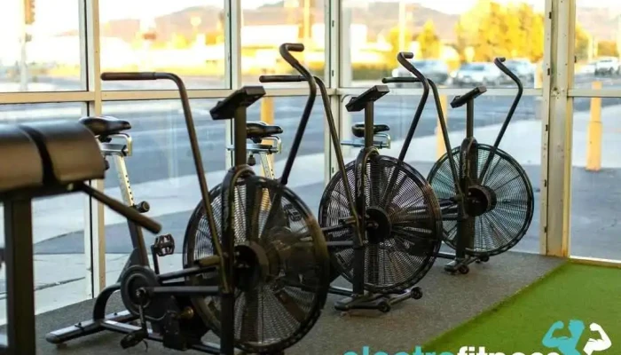 Cozmosize Fitness Gym - Newhall