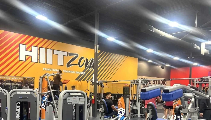 Crunch Fitness -    Acworth Instagram - Acworth