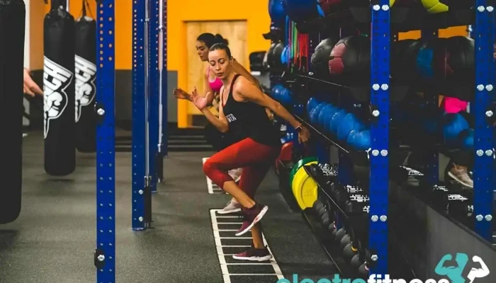 Crunch Fitness -    Addison By Owner - Addison