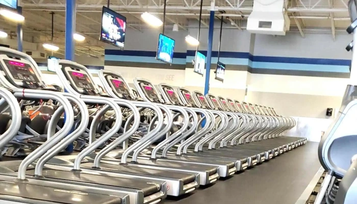 Crunch Fitness -    Addison Gym - Addison