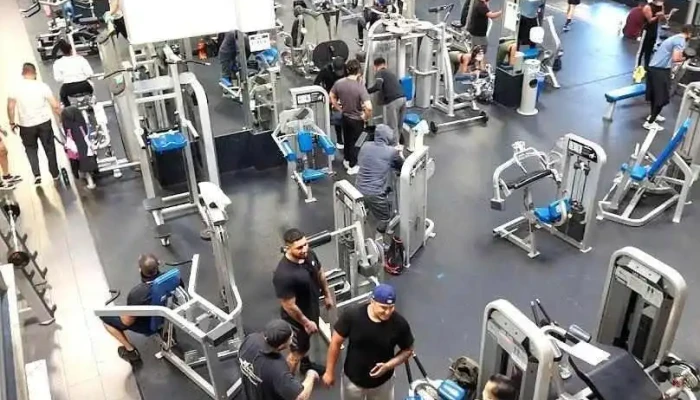 Crunch Fitness - Palmdale - Palmdale