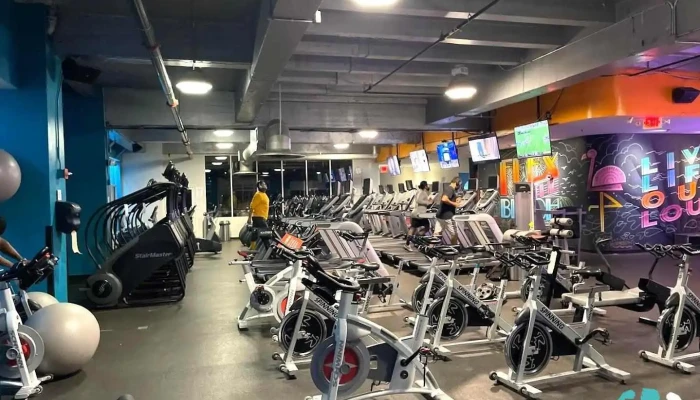 Crunch Fitness - South Beach - Miami Beach