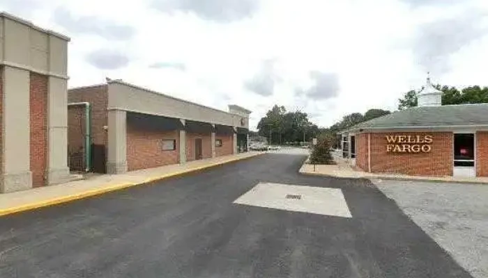 Golds Gym Street View 360deg - Crofton