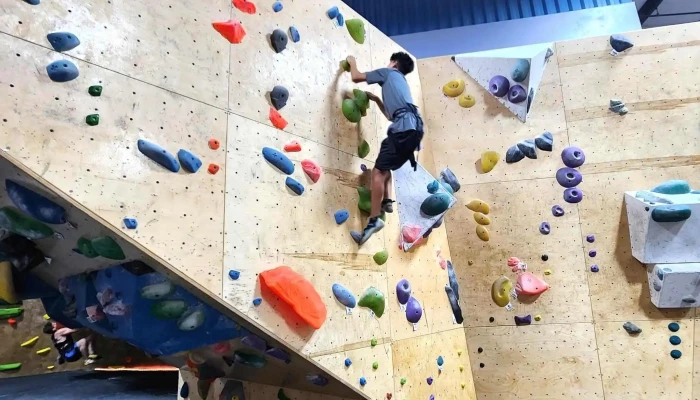 Hangar 18 Indoor Climbing Gym -    High Desert Reviews - Victorville