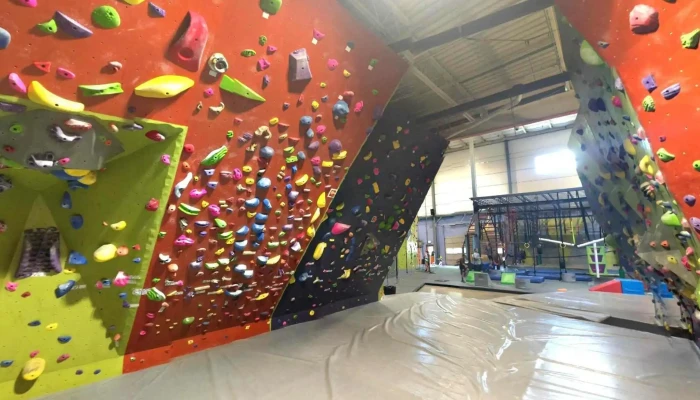 High Exposure Rock Climbing Ninja Warrior Parkour Street View 360deg - Northvale